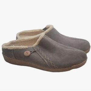Earth Origins Johanna Clogs 9 1/2 M in Gray